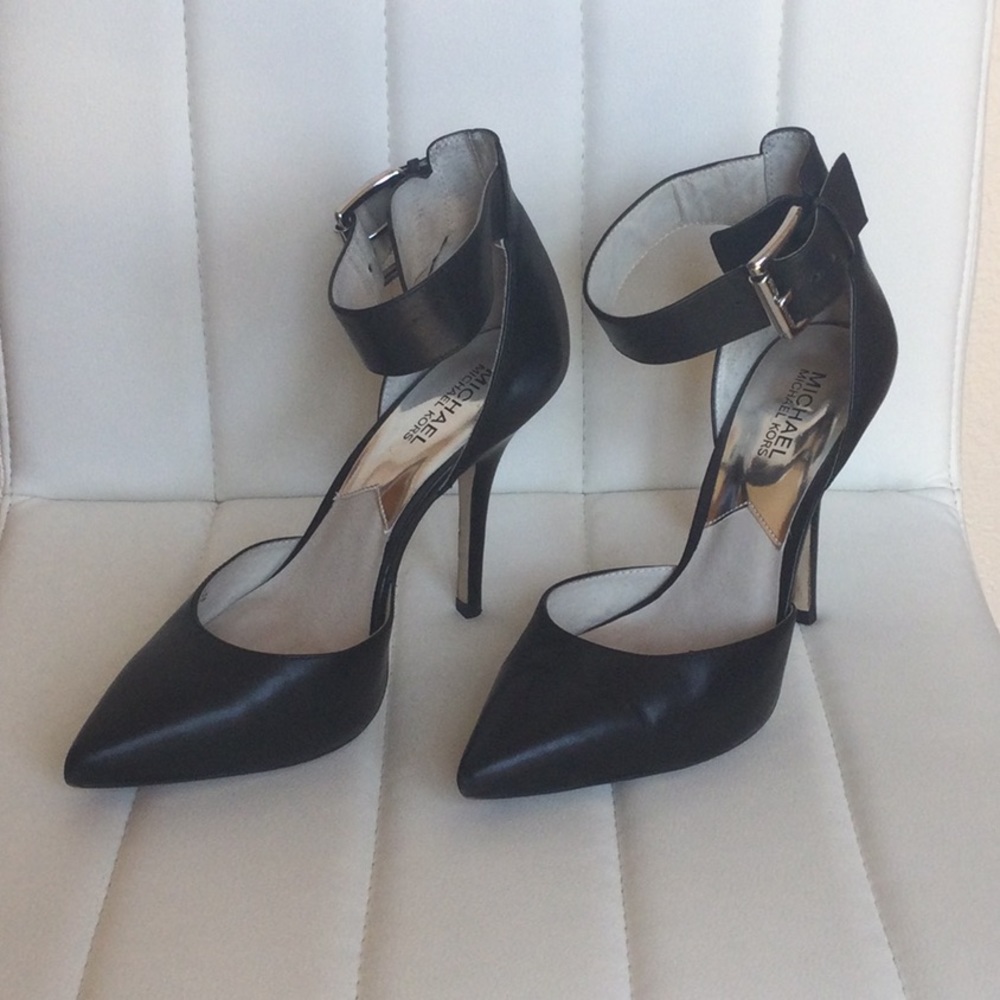 EUC Michael Michael Kors 8M Black Leather Shoes Heels